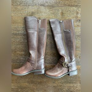 Guess high boots size 5.5